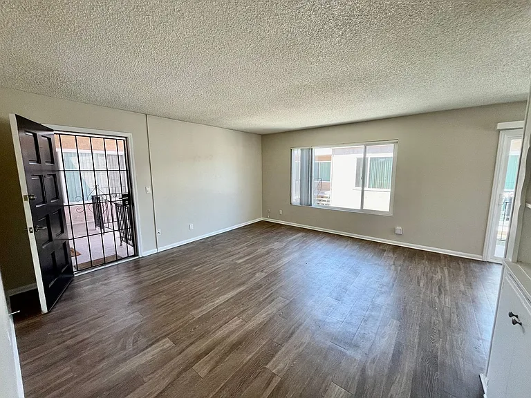 4485 Kansas St — Photo 4