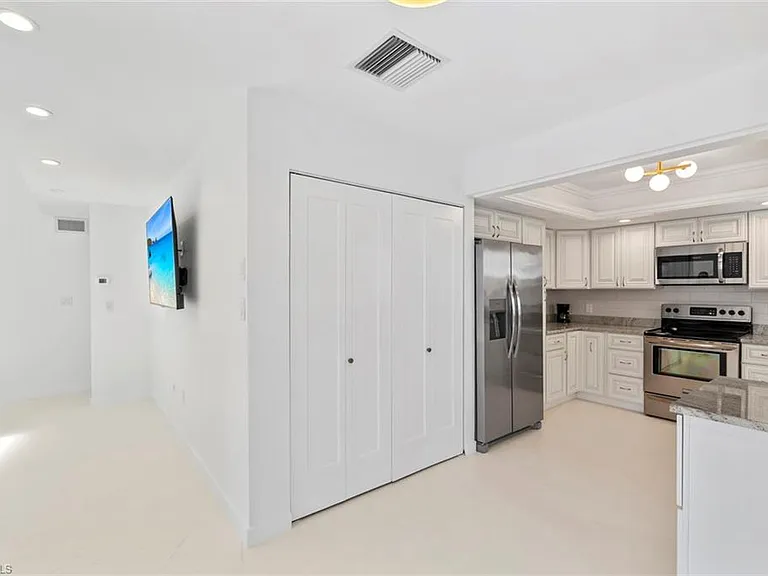 879 Meadowland Dr #C — Photo 12