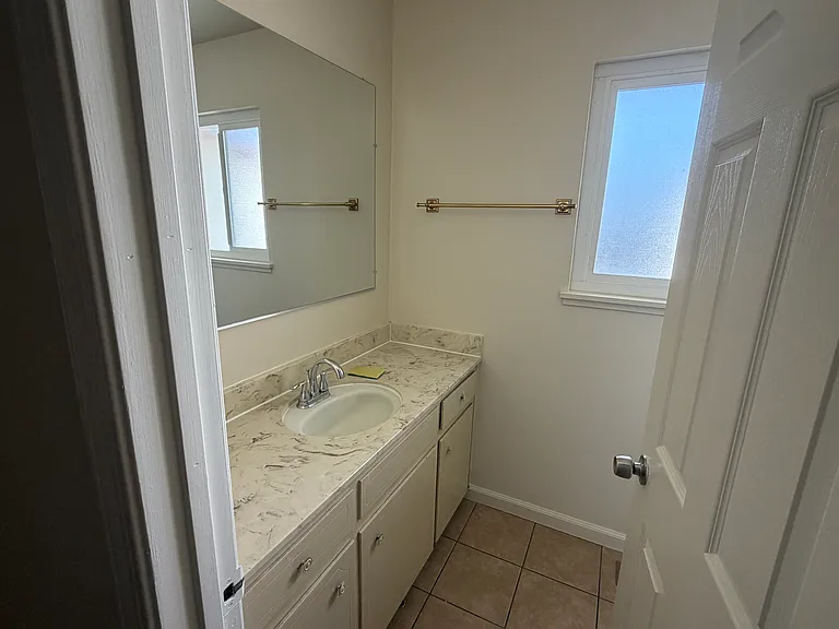 635 Seneca Pl — Photo 7
