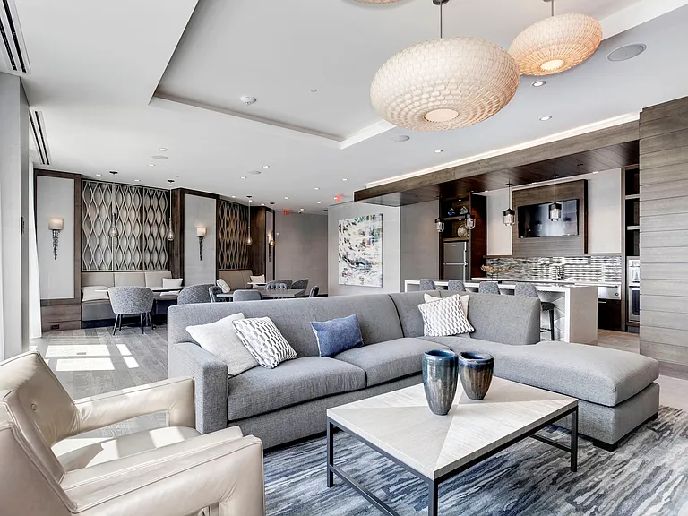 Penthouse Club Room