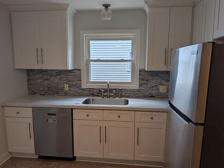 111 Eastmoreland Dr — Photo 11