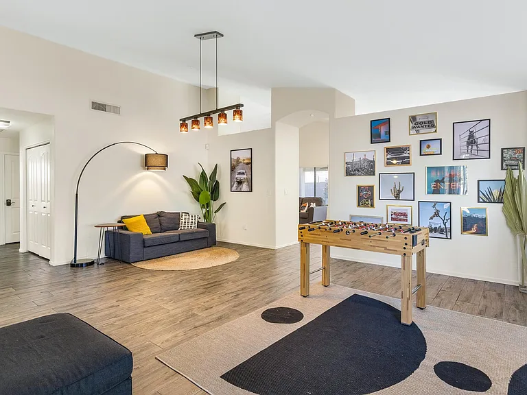 559 W Scott Ave — Photo 9