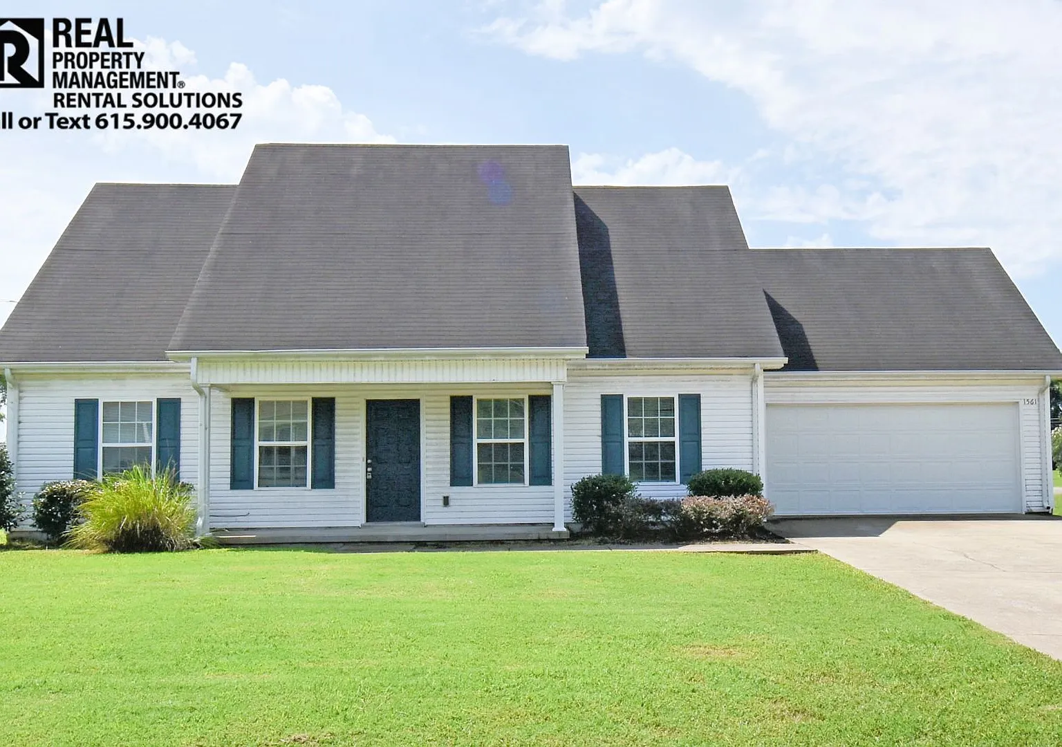 Great FIVE bedroom home with attached garage and back patio! 1.2 miles from MTSU! — Photo 1