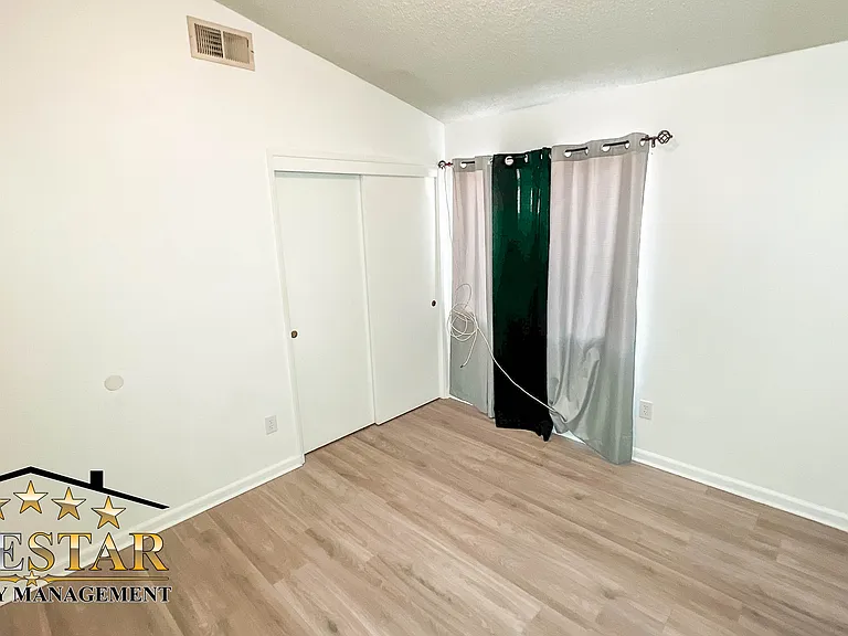 4605 Mount Everest Way — Photo 6