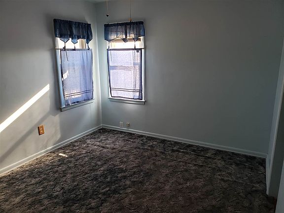 3rd image of 1725 E East St