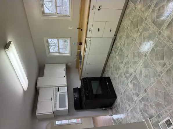 108 N 11th Ave APT 2, Altoona, PA 16601