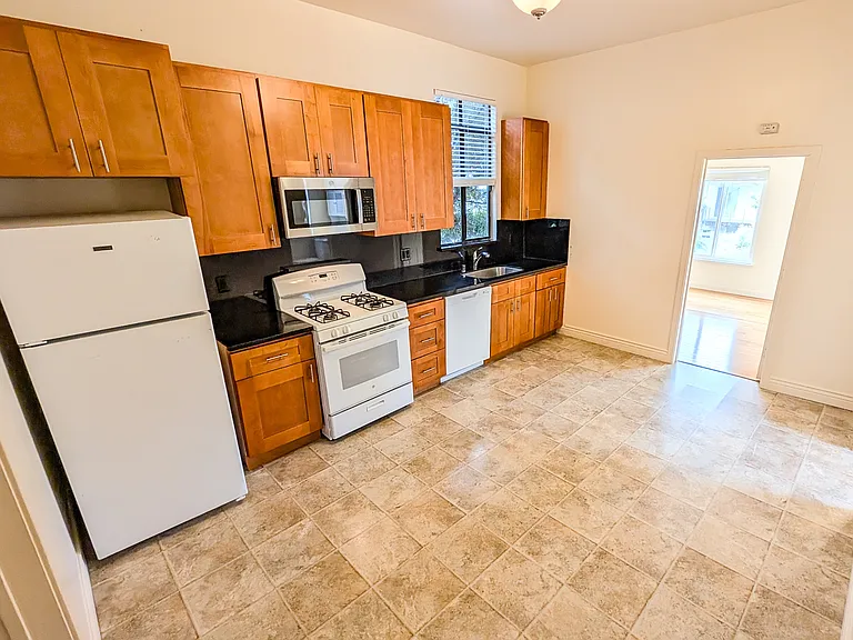 584 Castro St #584A — Photo 7