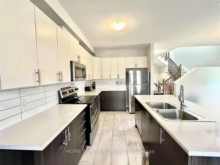 135 Teelin Cir — Photo 3