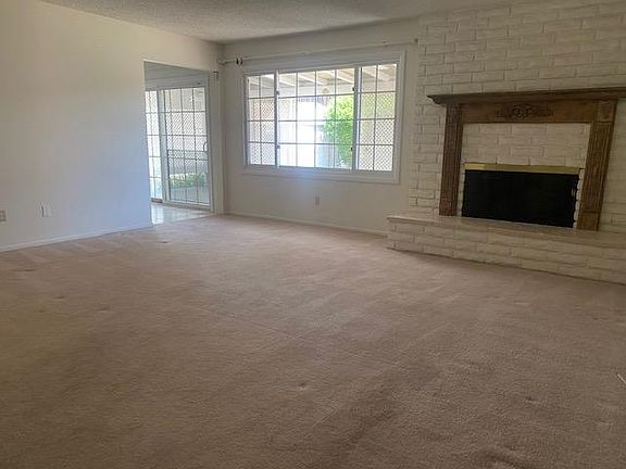 2nd image of 3123 Blythe St