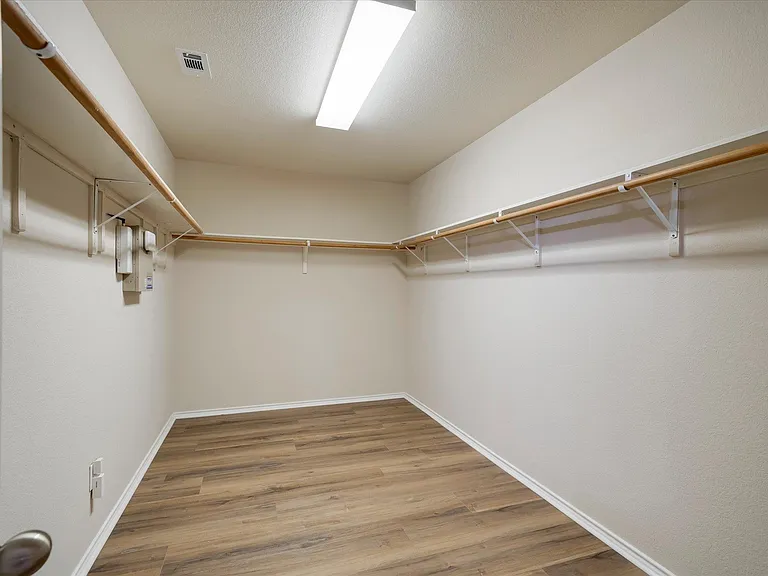 185 Hometown Pkwy — Photo 32