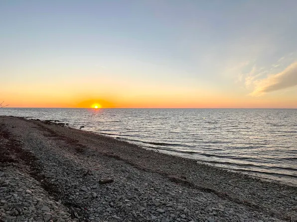 2735 Bay Rd, Brussels, WI 54204