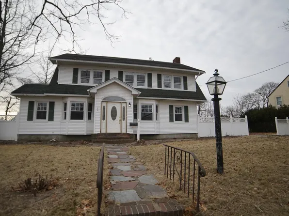 140 E Roe Boulevard, Patchogue, NY 11772