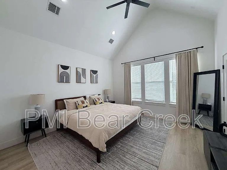 2706 Cochran St — Photo 13
