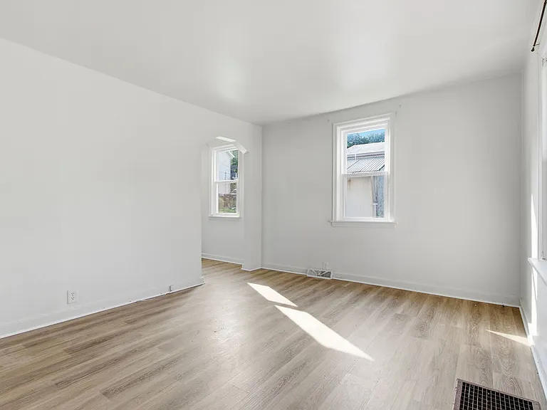 1810 Salem St — Photo 2