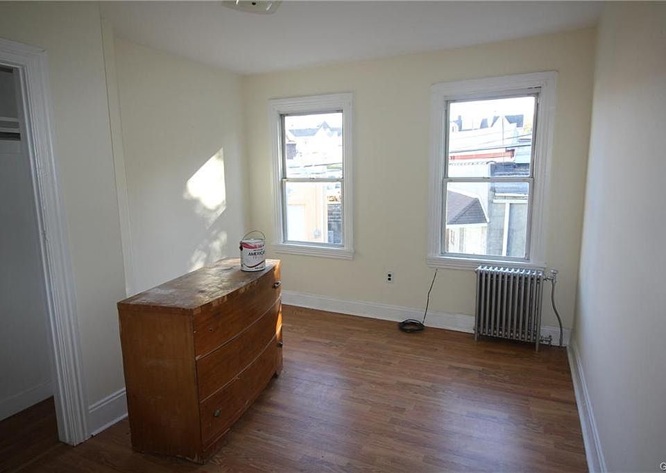 2nd image of 725 Spruce St