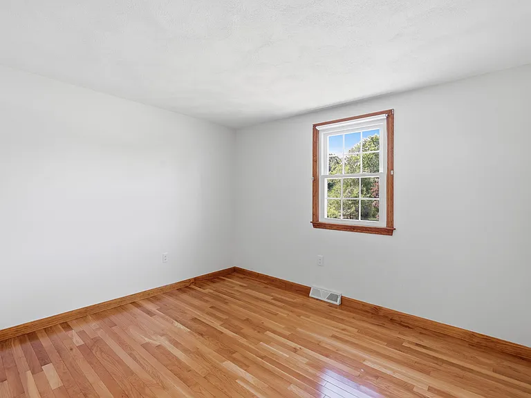 121 Rolling Ridge Ln — Photo 15
