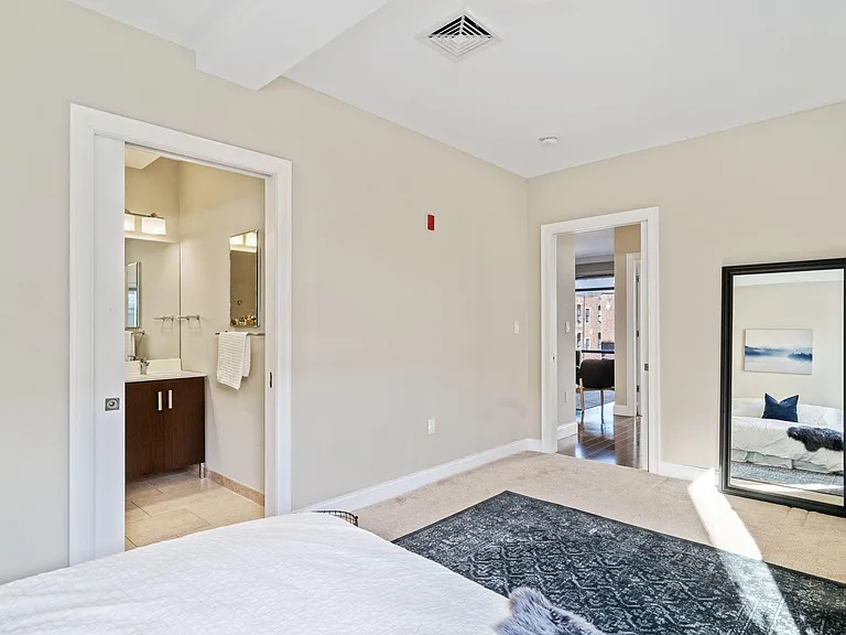 Eleven West — Photo 9