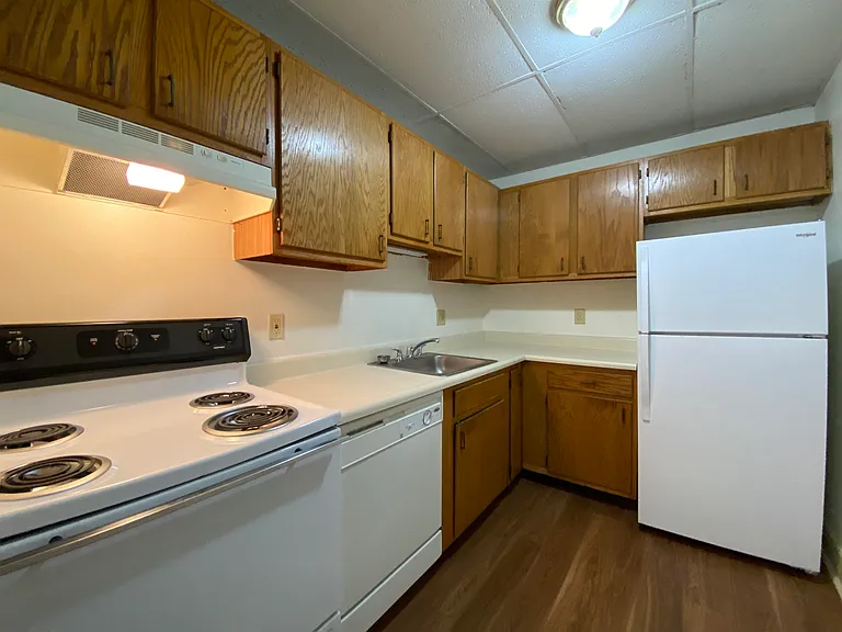 610 Union St #104 — Photo 8