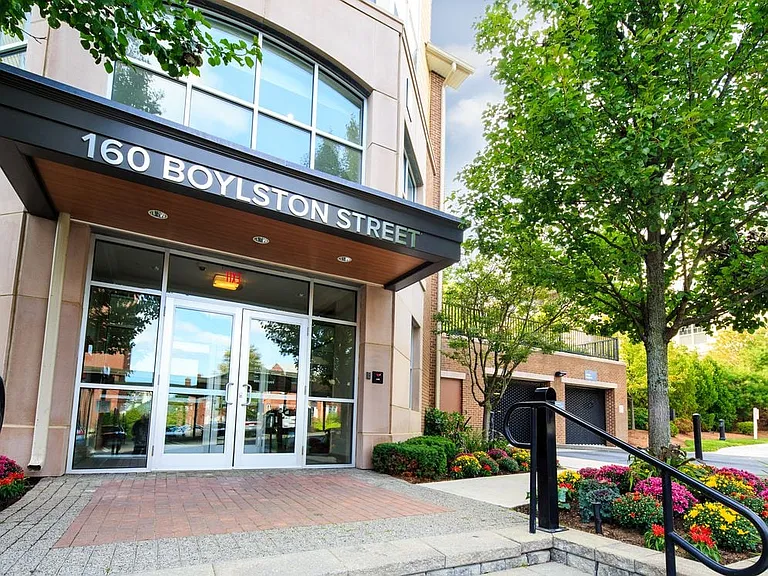 Leasing entrance