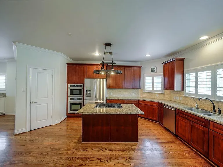 4218 Drake St #B — Photo 15