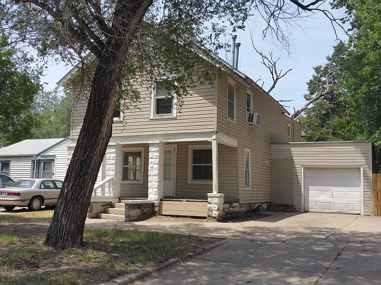 1825 S Greenwood Ave — Photo 2