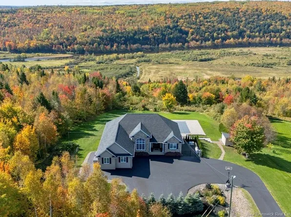 29 Inspiration Ln, Saint Marys, NB E3A 9X9