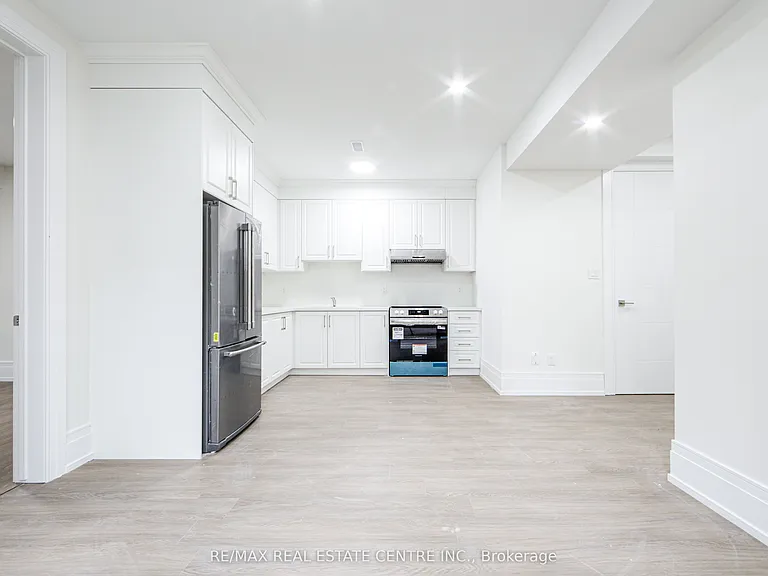 143 Balsam Dr — Photo 10