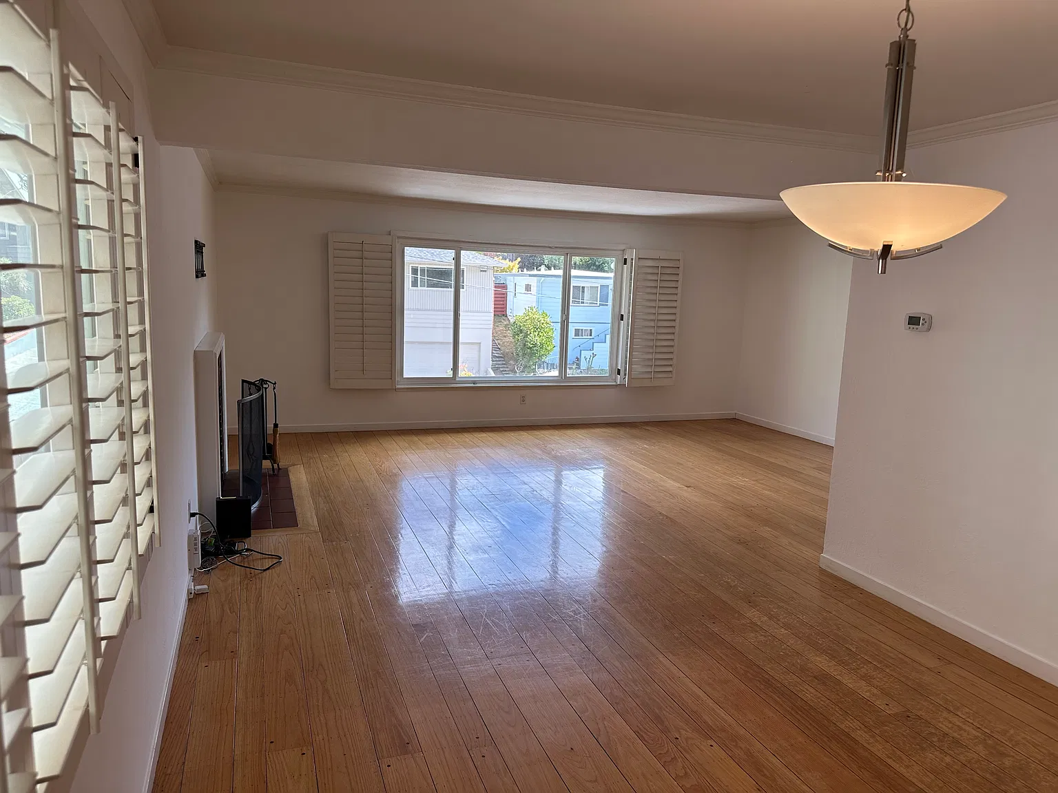3 bed, 2.5 bath, 1645 sqft, $5,600 — Photo 4