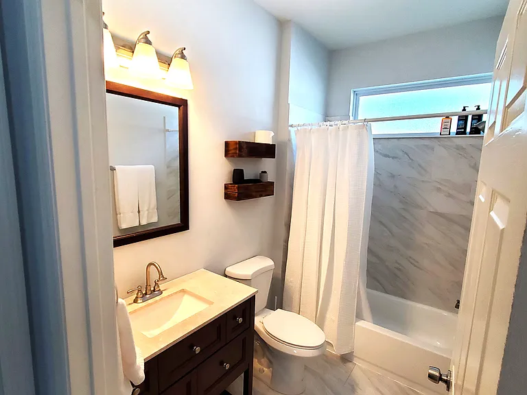 916 E North Bay St — Photo 13