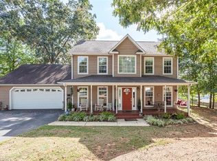 4 Golden Ln, Leicester, NC 28748