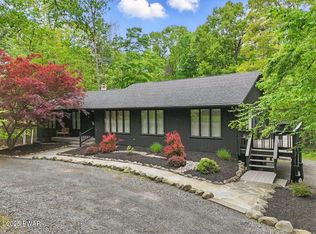 130 Meadowbrook Rd, Tafton, PA 18464