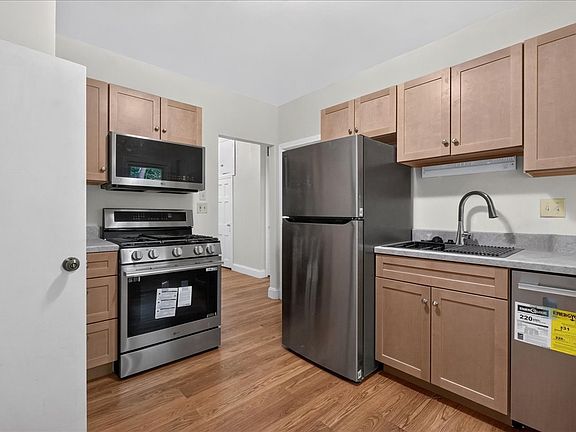 3rd image of 184 Saratoga Ave APT 2