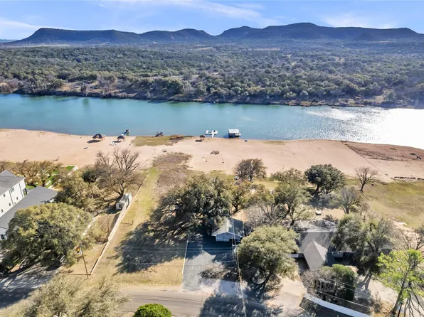 4306 River Oaks Dr, Kingsland, TX 78639