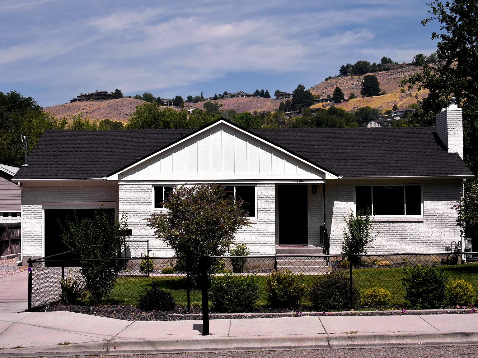 4 bed, 2000 sqft, $3,299 — Photo 1
