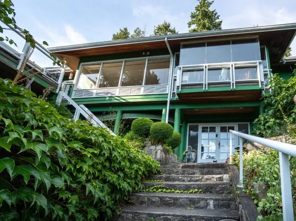 4415 Woodcrest Rd, West Vancouver, BC V7S 2W2