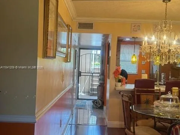 862 NE 209th St APT 106-39, Miami, FL 33179