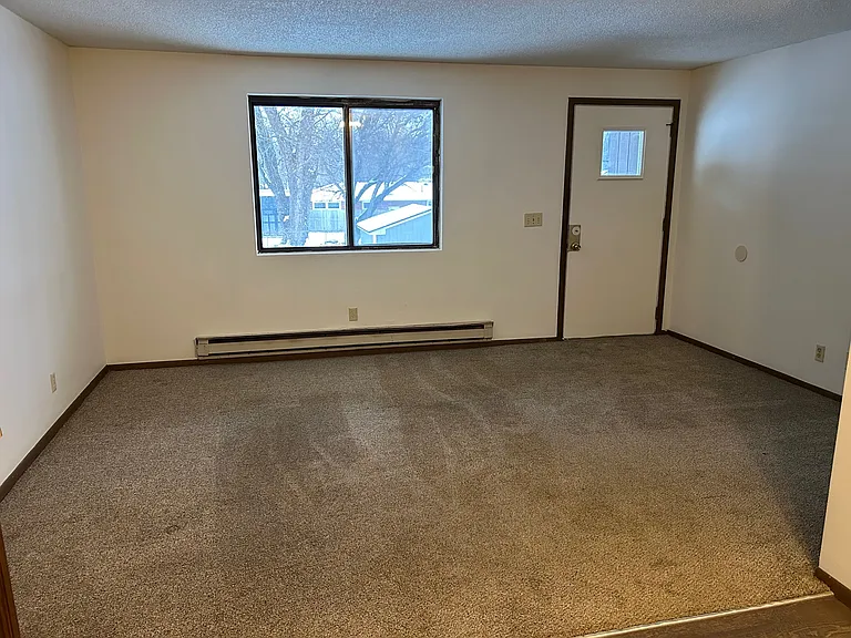 647 Hillside Cir #2 — Photo 6