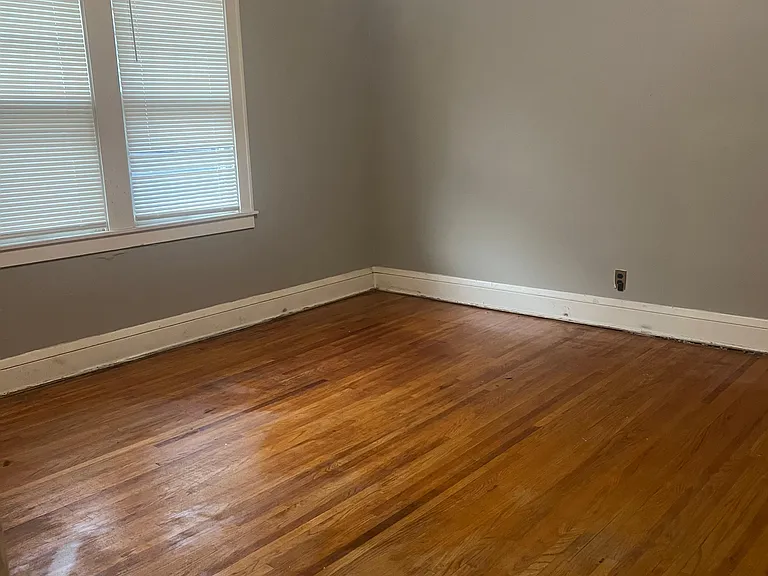 1907 Willow Ave N #1 — Photo 3