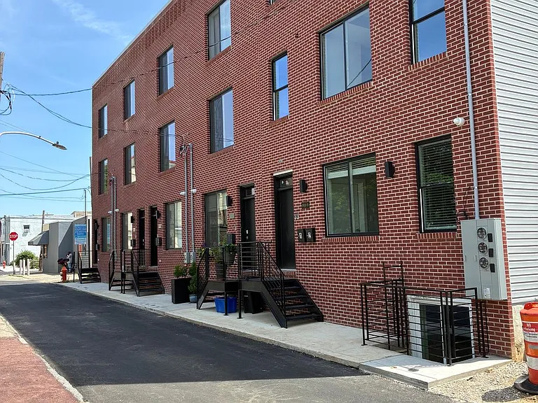 1933 N Leithgow St #35-1 — Photo 49