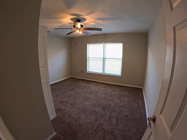 422 Fairfield Dr — Photo 4