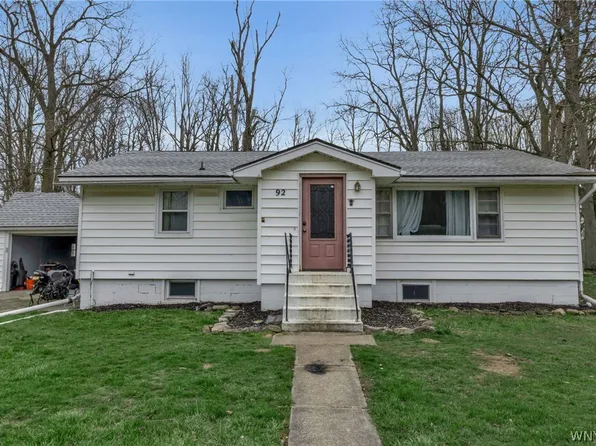 92 N Hartland St, Middleport, NY 14105