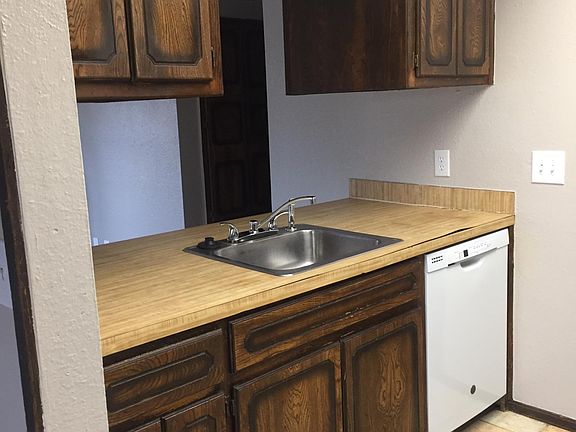 5th image of 2006 Twisted Oak Dr