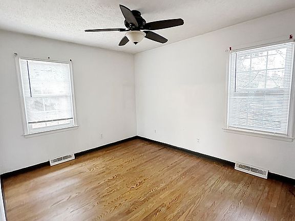 5th image of 98 Edgewood Ct