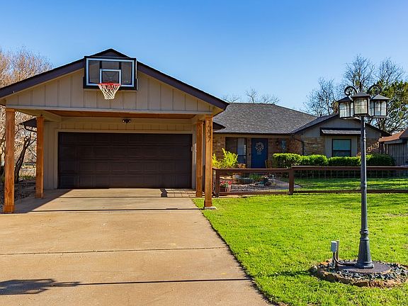 3rd image of 1007 Laguna Vista Ct