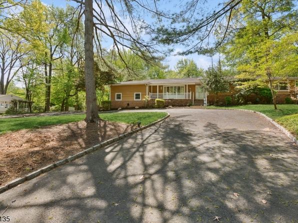 17 Chiplou Ln, Scotch Plains Twp., NJ 07076