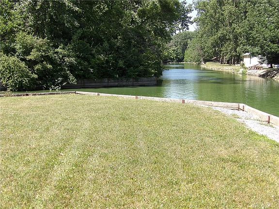 2nd image of 5292 Castaway Ct