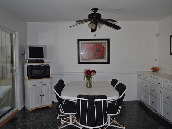 Eat in area of the kitchen