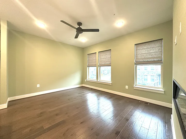 1009 Rockwell Ave — Photo 10