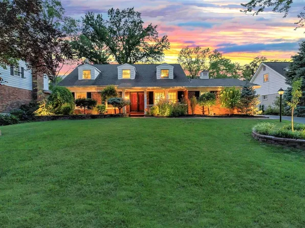 9211 Saddlebrook Dr, Saint Louis, MO 63126