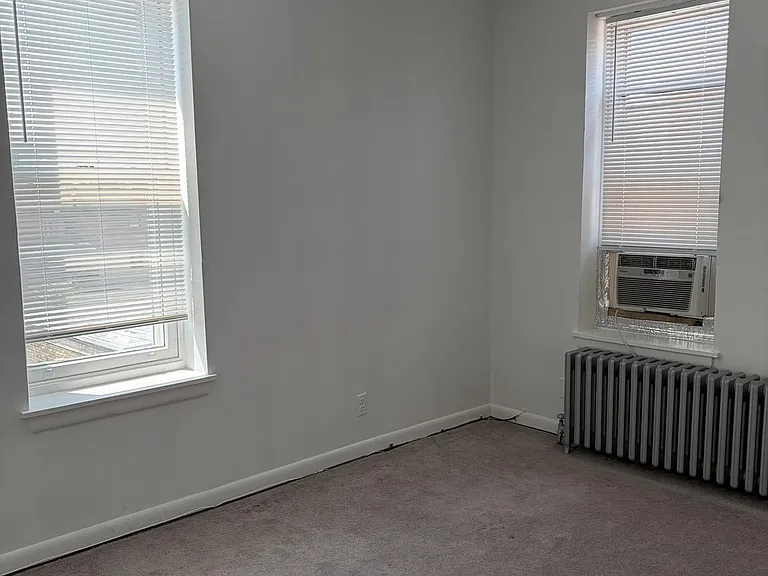 445 Roxborough Ave — Photo 6